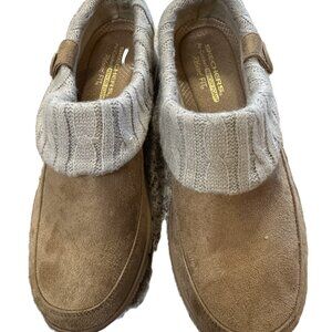 Women's Skechers Slip On shoe/boot size 9